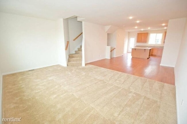 Building Photo - 3 br, 2.5 bath Townhome - 42 Cannon St