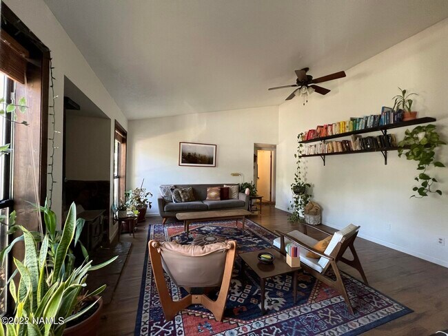 Foto del edificio - 3600 E Racoon Wy