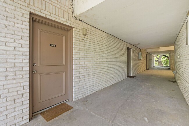 Building Photo - 710 E Dean Keeton St