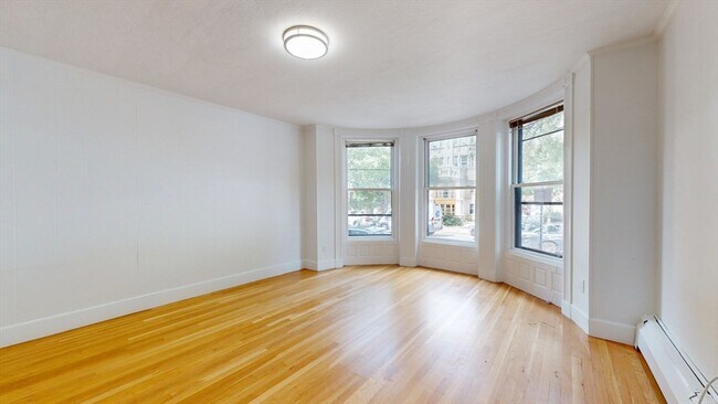 Building Photo - 513 Beacon St