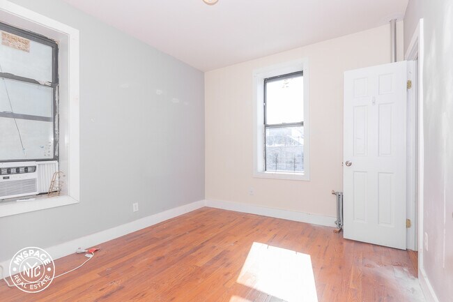 Building Photo - 666 Hancock St