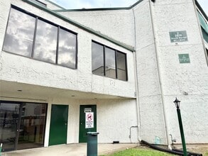 Building Photo - 2816 S Bartell Dr