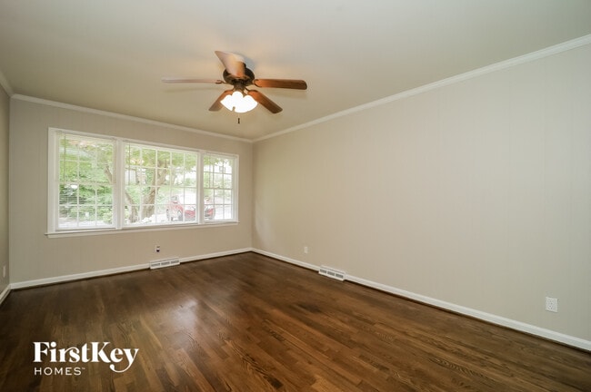 Foto del edificio - 2706 Northampton Dr