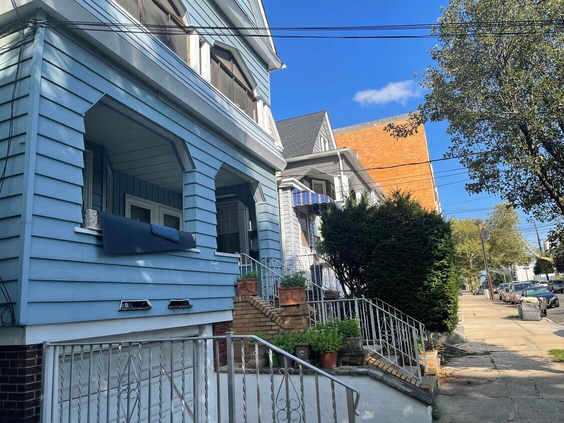 Primary Photo - 91 W 46th St