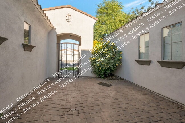 Building Photo - 4093 E Woodside Way