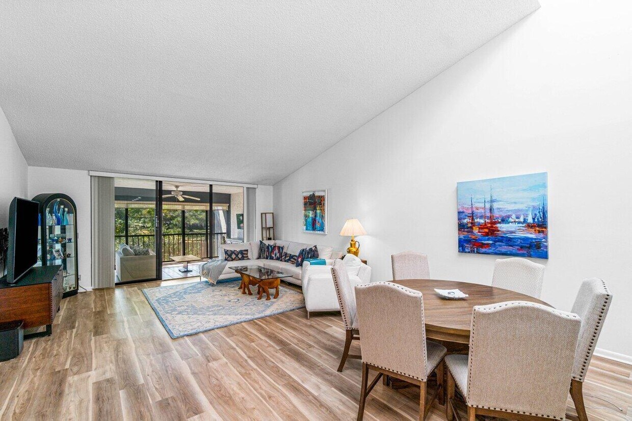 Foto principal - 61 Eastgate Dr