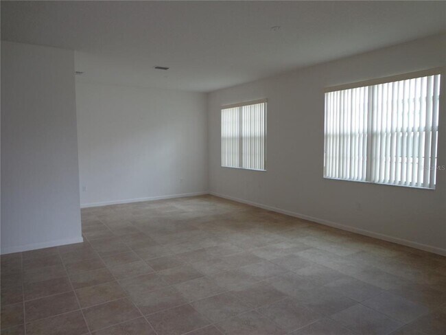 Foto del edificio - 16154 St Clair St