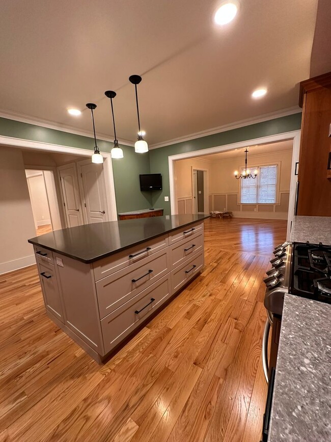 Building Photo - 23 Cayuga Ct