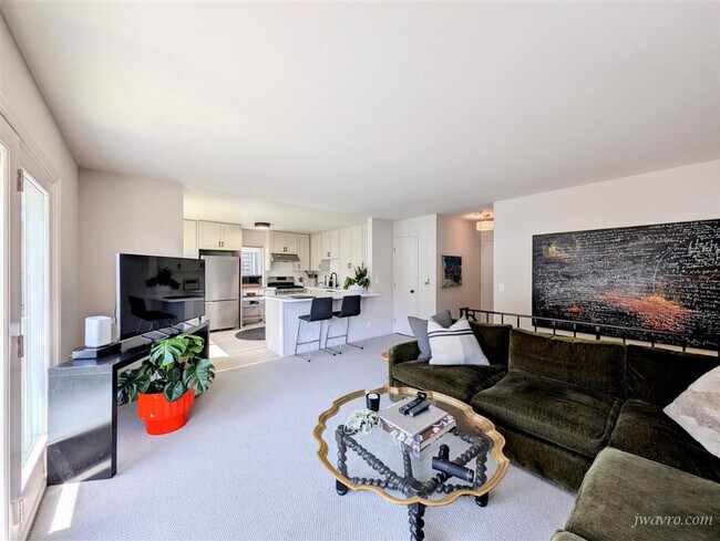 Foto del edificio - 89 Roosevelt Way
