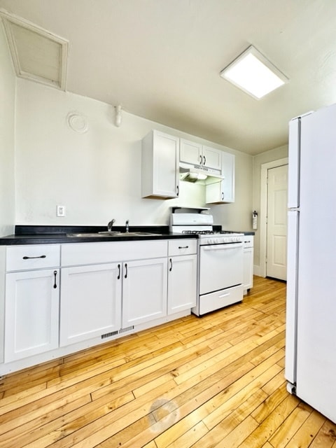 Building Photo - 1281 Elm St