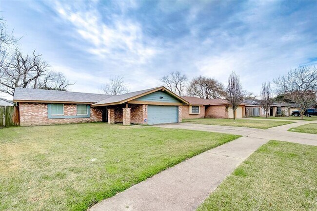 Building Photo - 7707 Lawn Wood Ln
