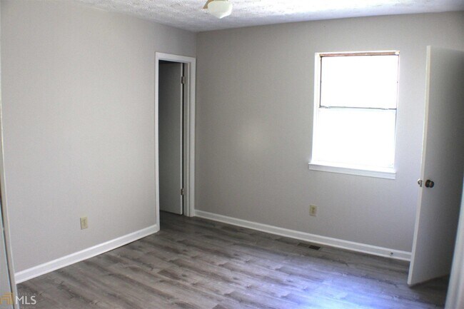Building Photo - 8513 Westchester Dr