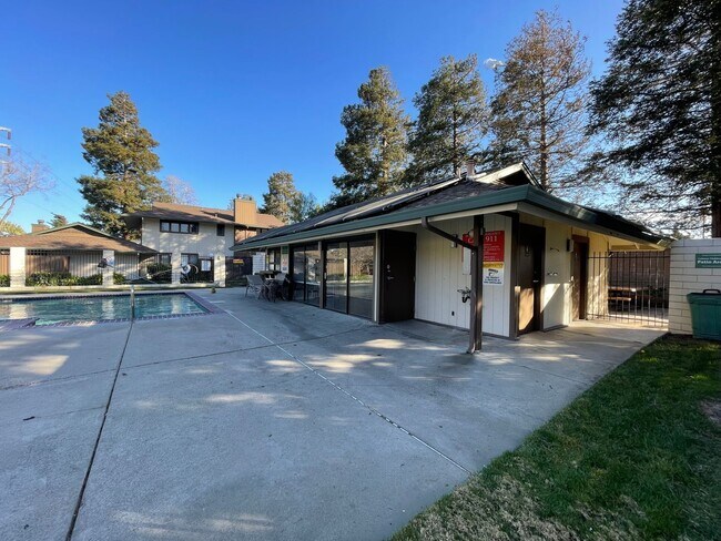 Building Photo - Beautiful Condo in Gated Community