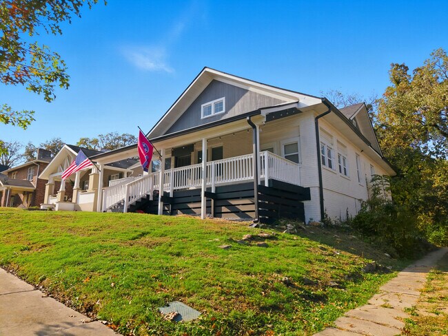 Foto del edificio - 3227 E 5th Ave