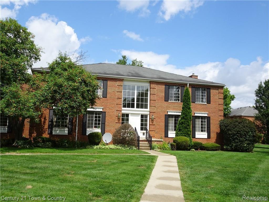 616 E Fox Hills Dr Unit 84, Bloomfield Township, MI 48304 Condo for