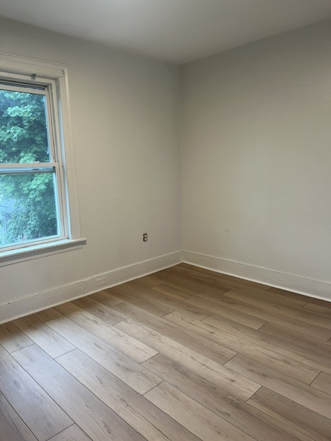 Building Photo - 13 E Spring St