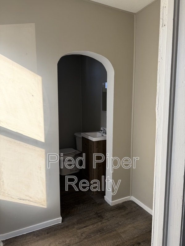 Building Photo - 514 E Garden St