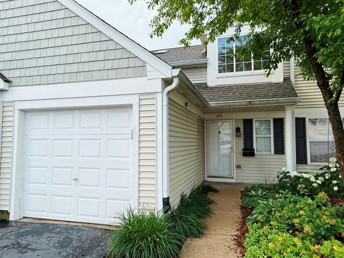 Primary Photo - 2235 Waterleaf Ct