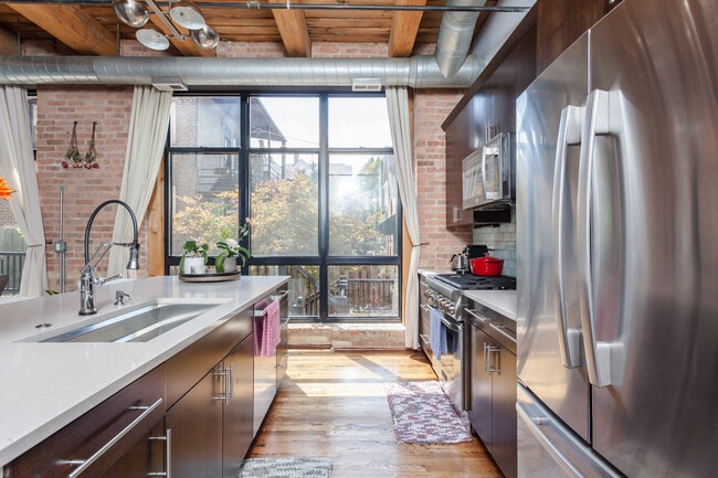 Building Photo - 1750 N Wolcott Ave