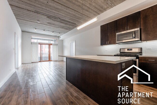 Building Photo - 2944 N Halsted St
