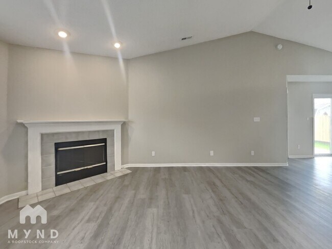 Foto del edificio - 5126 Sandy Forge Dr