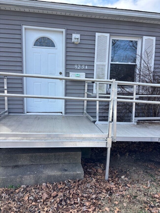 Foto del edificio - 925 Stanley Ave