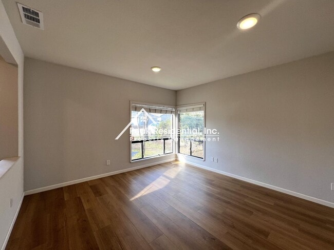 Building Photo - Spacious Antelope 4bd/2.5ba Home with 2 Car Garage