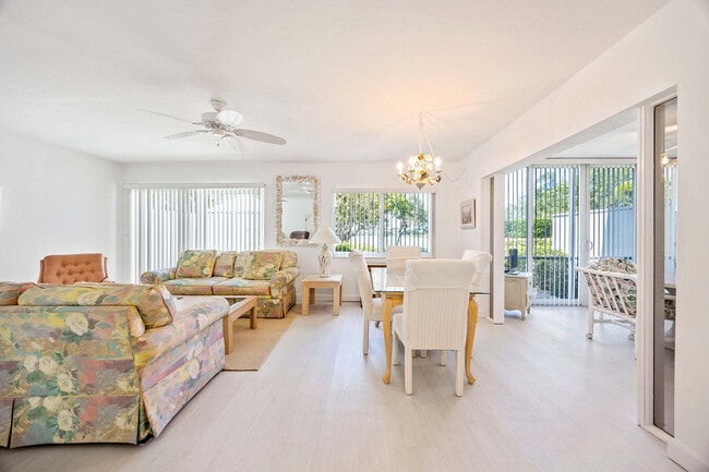 Foto del edificio - 3100 Kings Lake Blvd