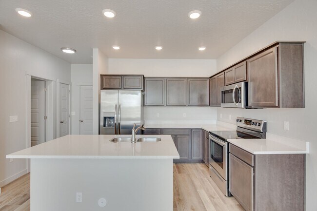 Foto del edificio - Love where you live! Brand New Townhome Available!
