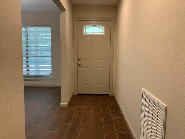 Foto del edificio - 7119 Lewis Ln