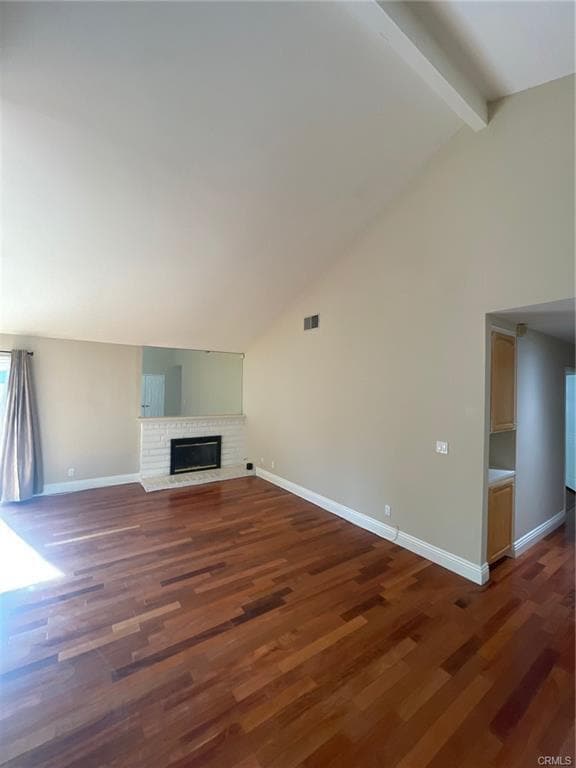 Foto del edificio - 18650 Vintage St