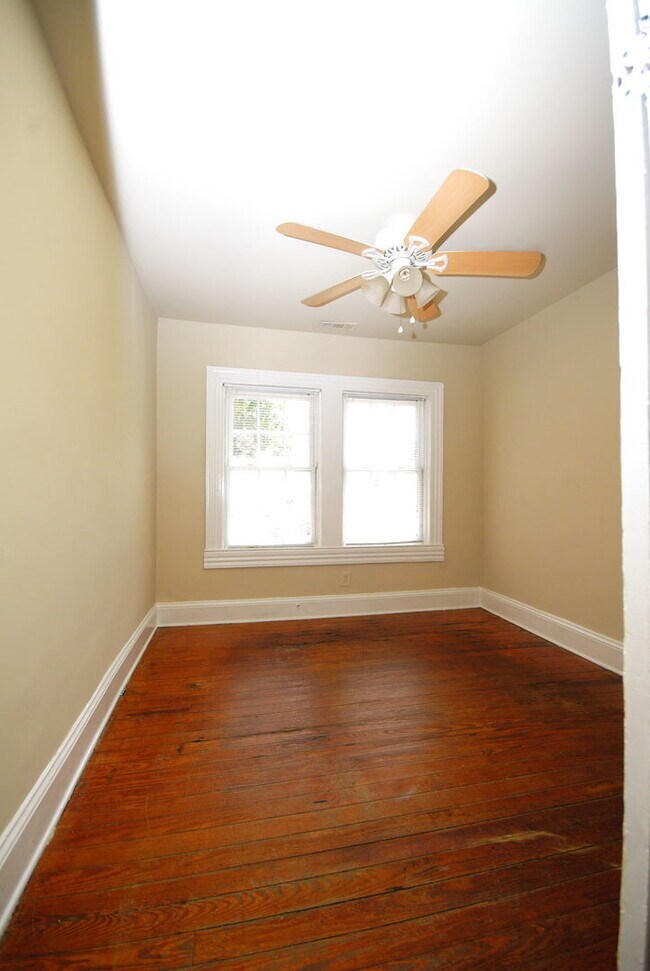 Building Photo - 710 E Elm St