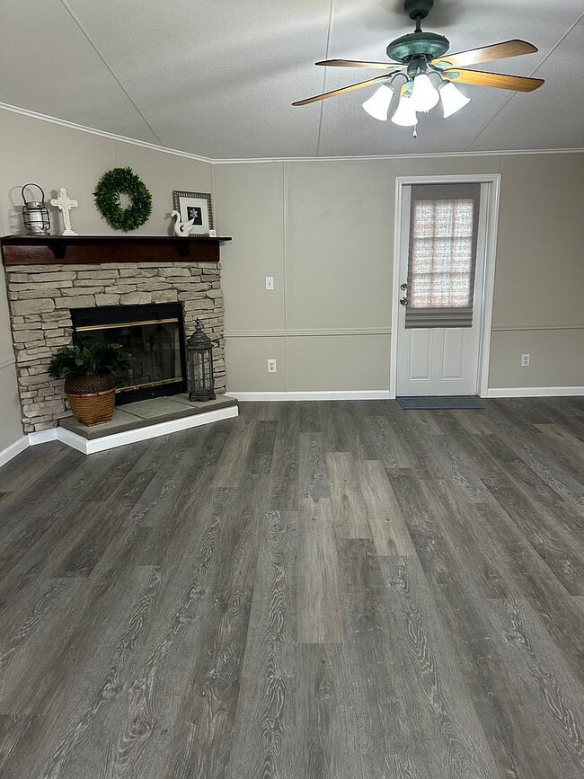 Building Photo - Single Family Home