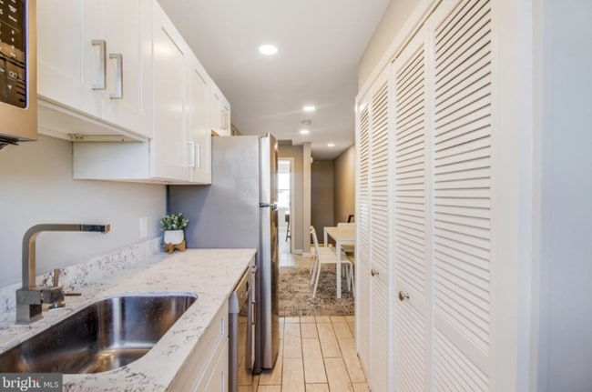 Foto del edificio - 1149 Summit St NE