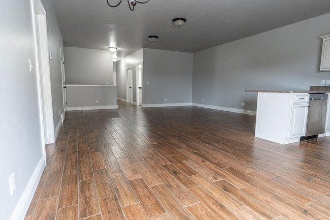 Building Photo - 132 E 650 S