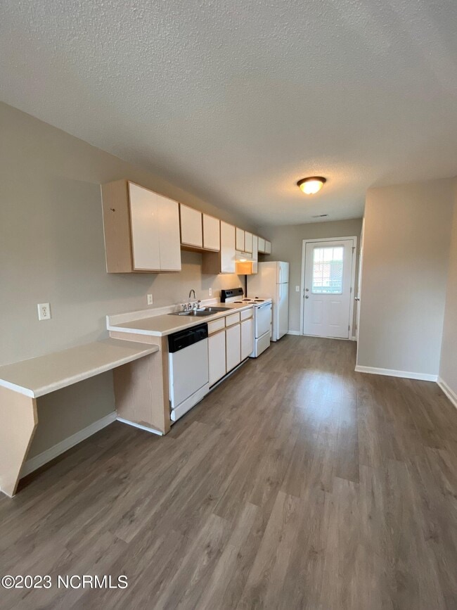 Foto del edificio - 125 N Wheeless Dr