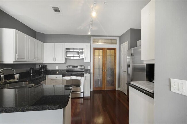 Building Photo - 3334 Peachtree Rd NE