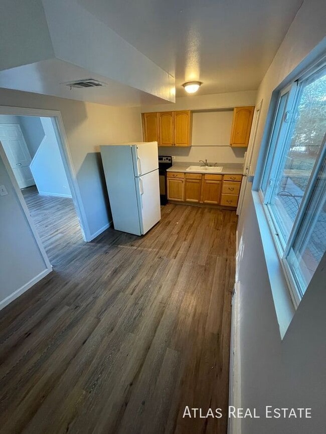 Building Photo - 1853 W Mosier Pl