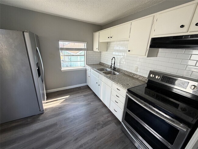 Foto del edificio - 5616 Avenue R