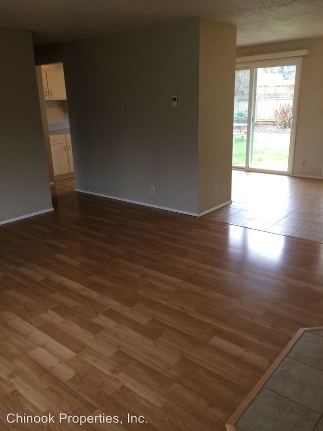 Foto del edificio - 3 br, 1 bath House - 364 Suburban Ave