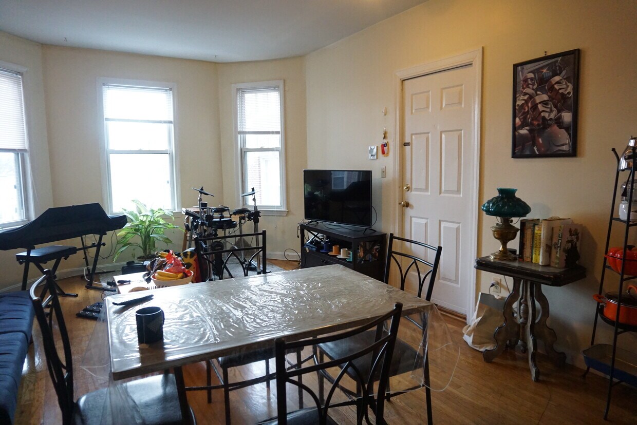 14 Lorraine Ter Unit 2, Arlington, MA 02474 14 Lorraine Ter Arlington
