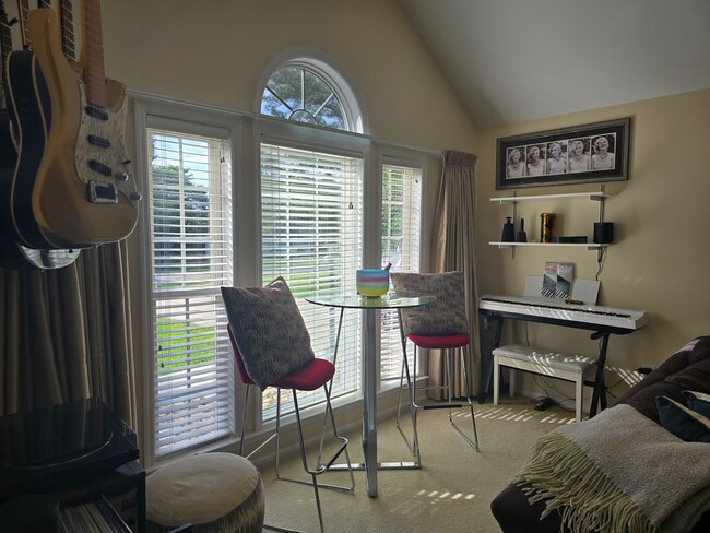 Building Photo - NEW LISTING!!!!!