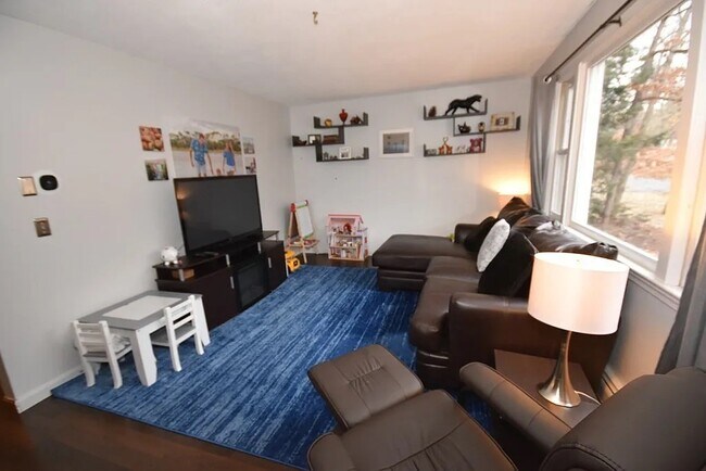 living room - 137 Logtown Rd