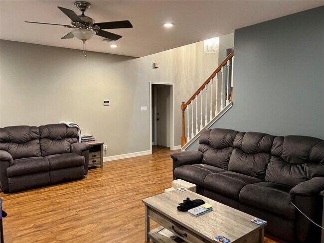Building Photo - 209 McVoy Dr