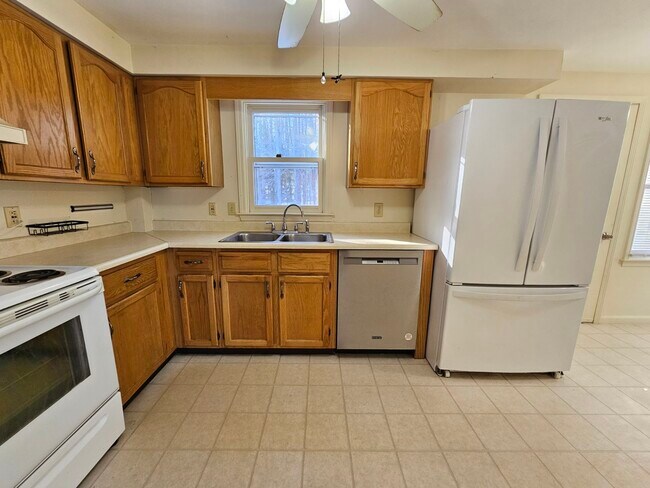 Foto del edificio - 27 Candlewood Ln