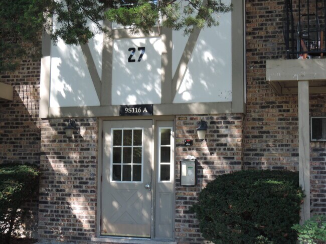Building Photo - 9 S Frontage Rd