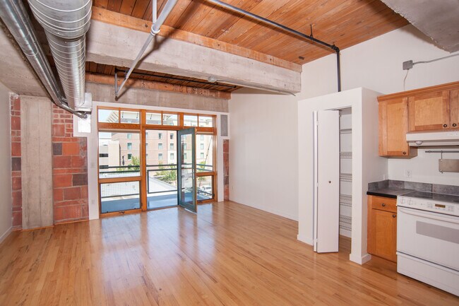 Living - 100 Market St