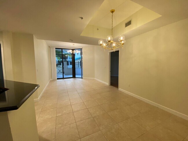 Building Photo - 801 S Olive Ave