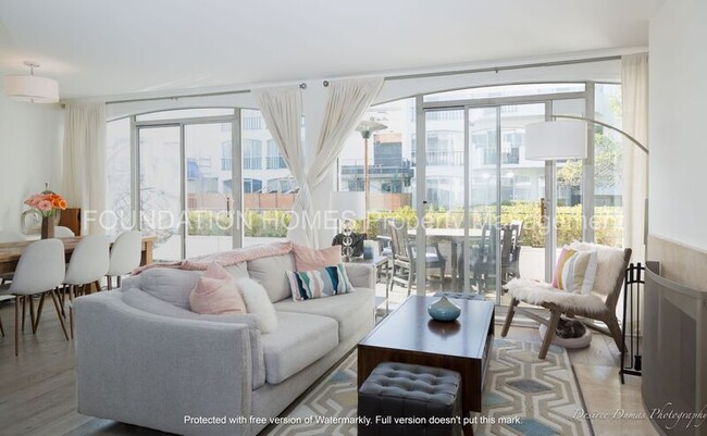 Foto del edificio - 2104 Shelter Bay Ave
