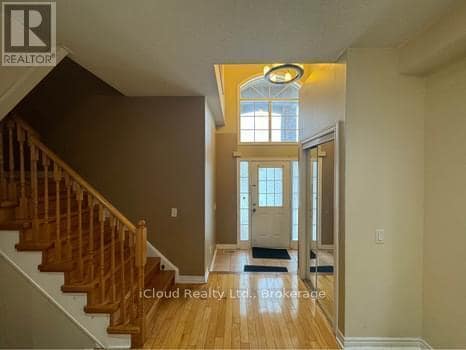 Building Photo - 866 Khan Crescent